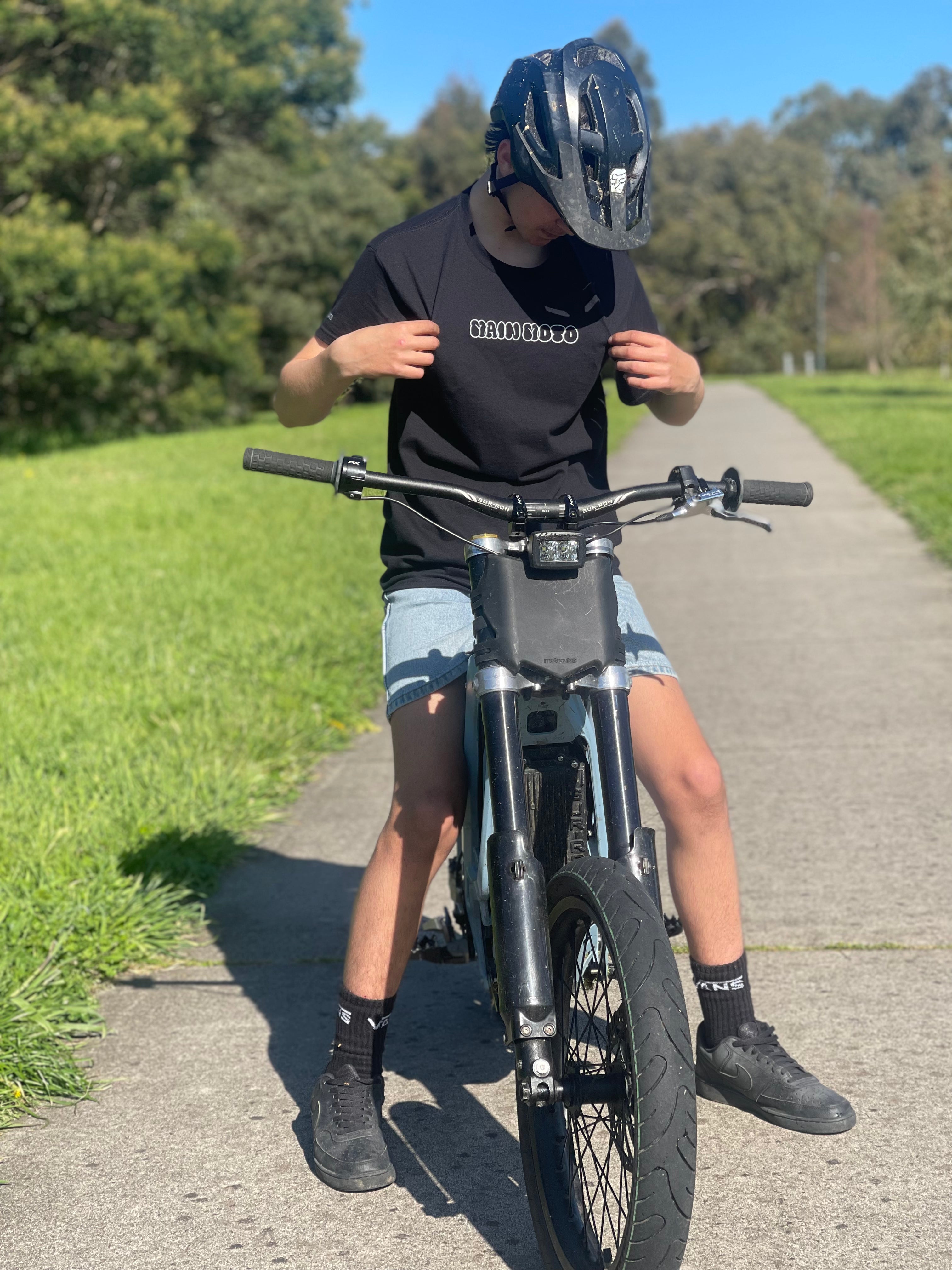 MAIN MOTO TEE